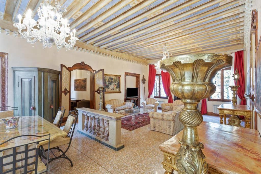 Doge Palace Luxury Apartment - Cannaregio เวนิส ภายนอก รูปภาพ