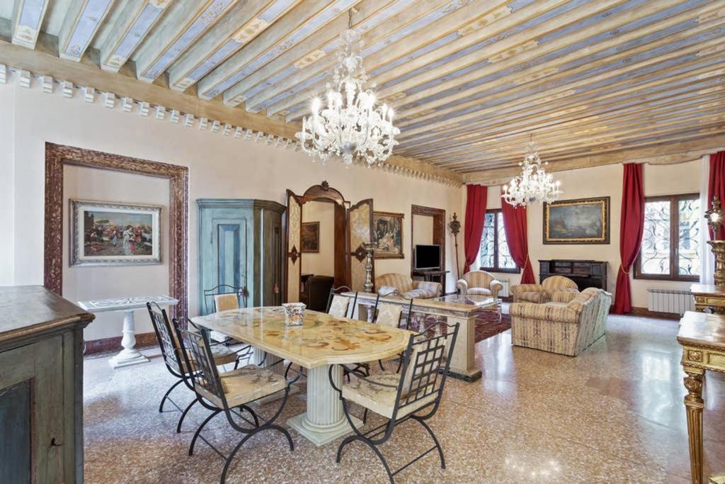 Doge Palace Luxury Apartment - Cannaregio เวนิส ภายนอก รูปภาพ