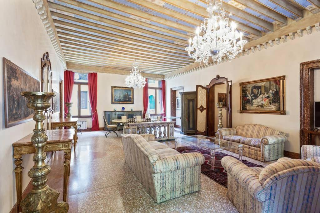 Doge Palace Luxury Apartment - Cannaregio เวนิส ภายนอก รูปภาพ