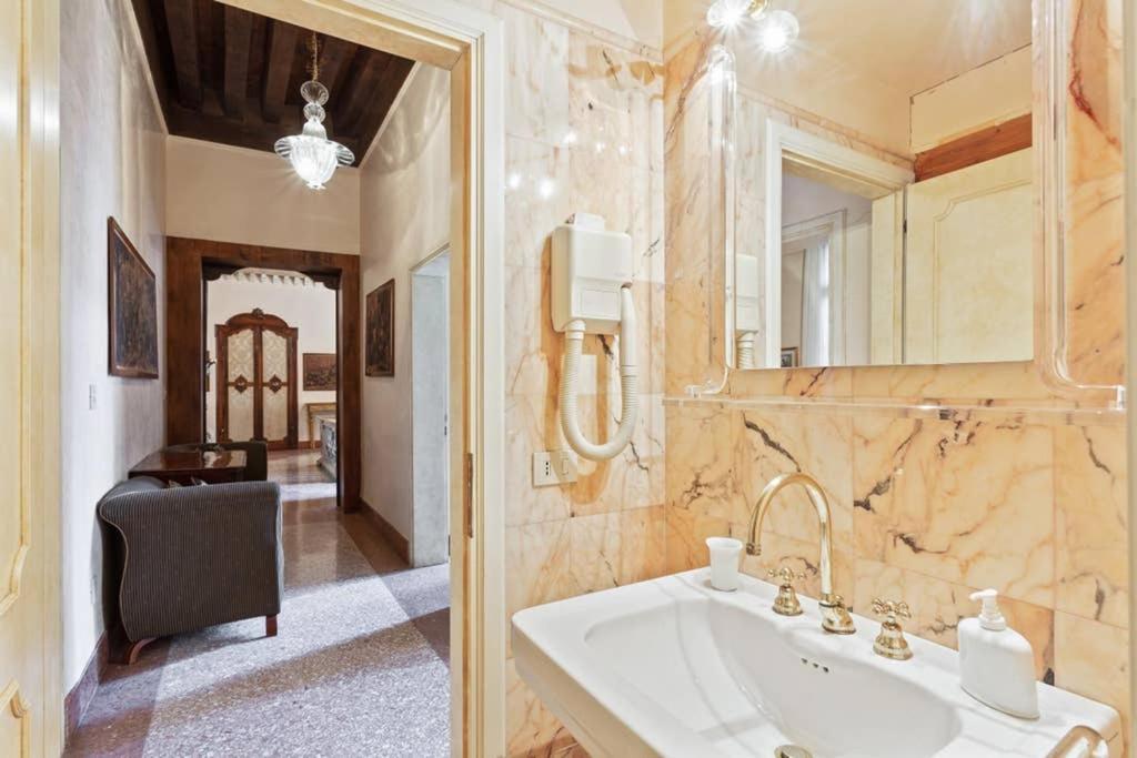Doge Palace Luxury Apartment - Cannaregio เวนิส ภายนอก รูปภาพ